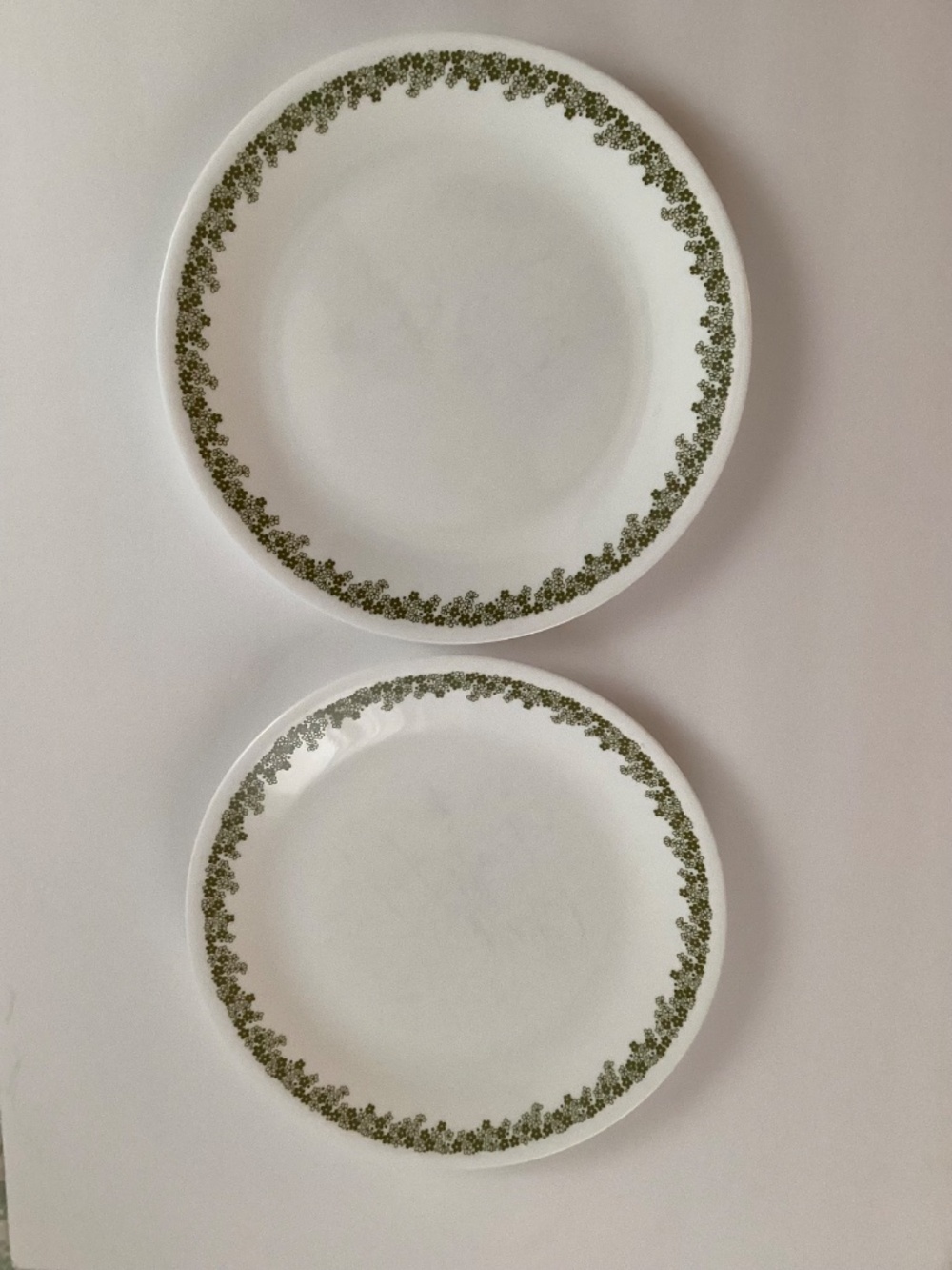 Set of 4 Vintage Corelle Spring Blossom Green Crazy Daisy 10.25” Dinner Plates - Picture 3 of 7